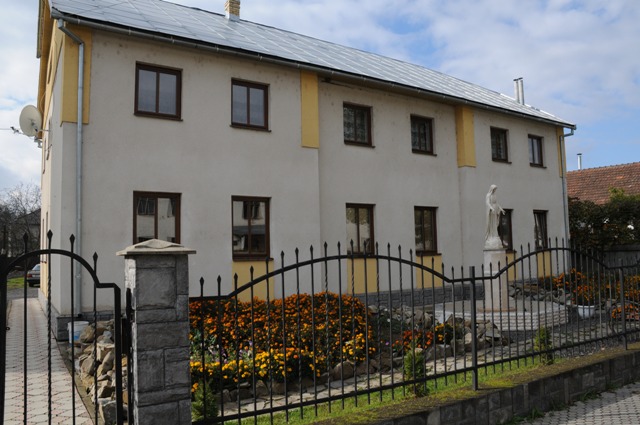 Dom parafialny i Sóistr Zakonnych w Swalawie