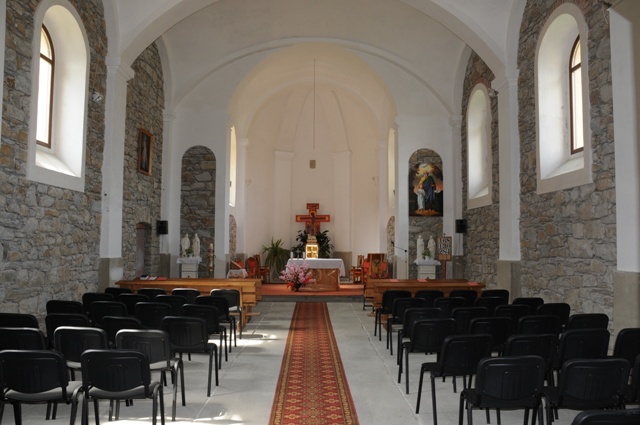 Wnętrze kościoła parafialnego w Swalawie
